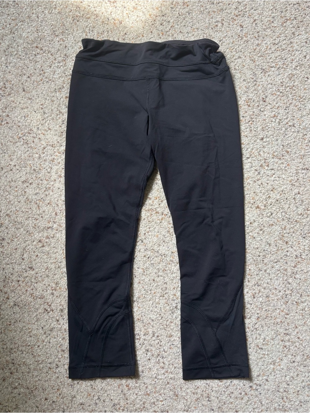 Black Lululemon cropped/capri leggings